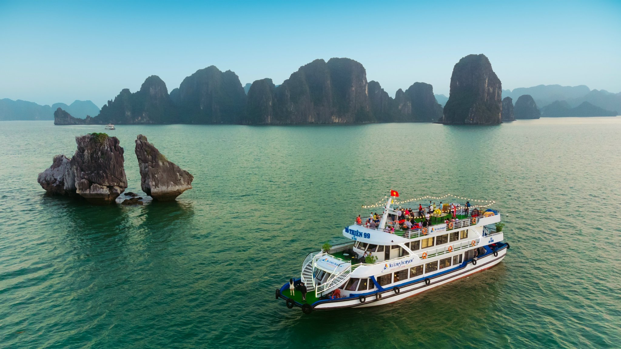 DU THUYỀN HẠ LONG EXERCUSION CRUISE 